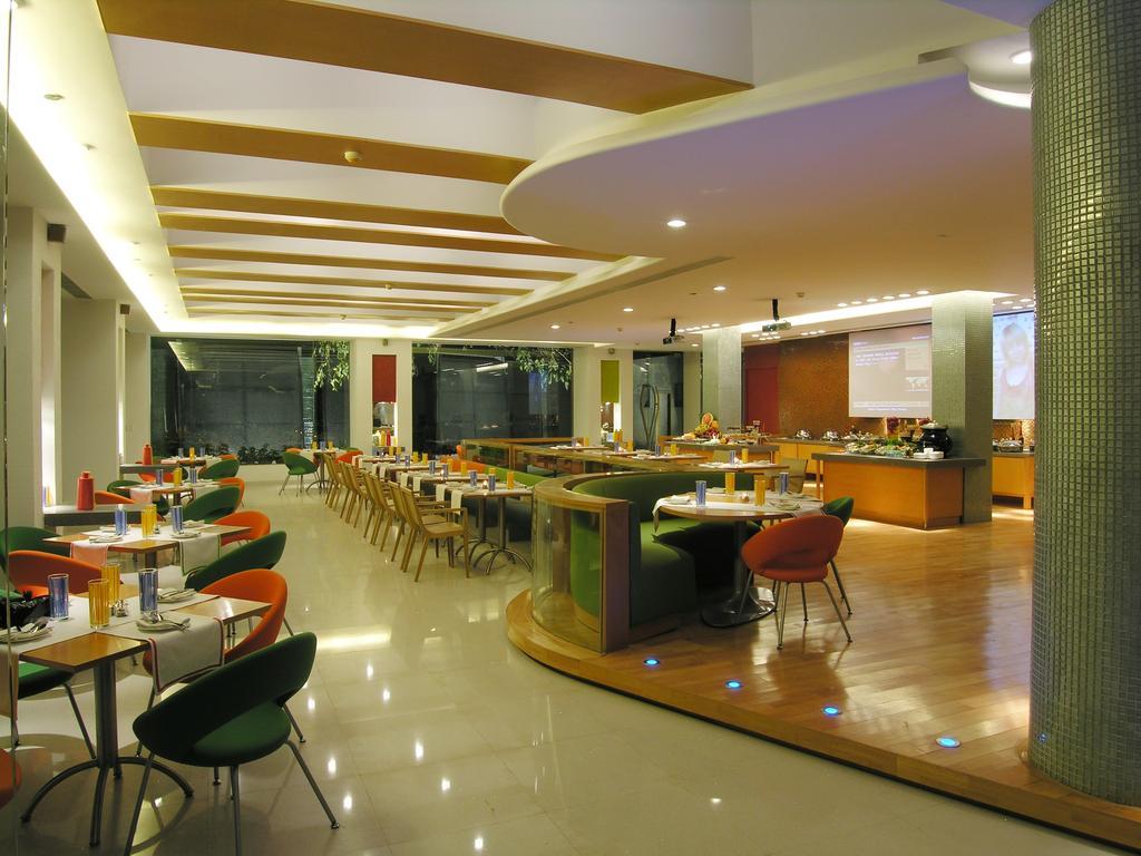 Taj Chandīgarh Exteriér fotografie The interior of the restaurant