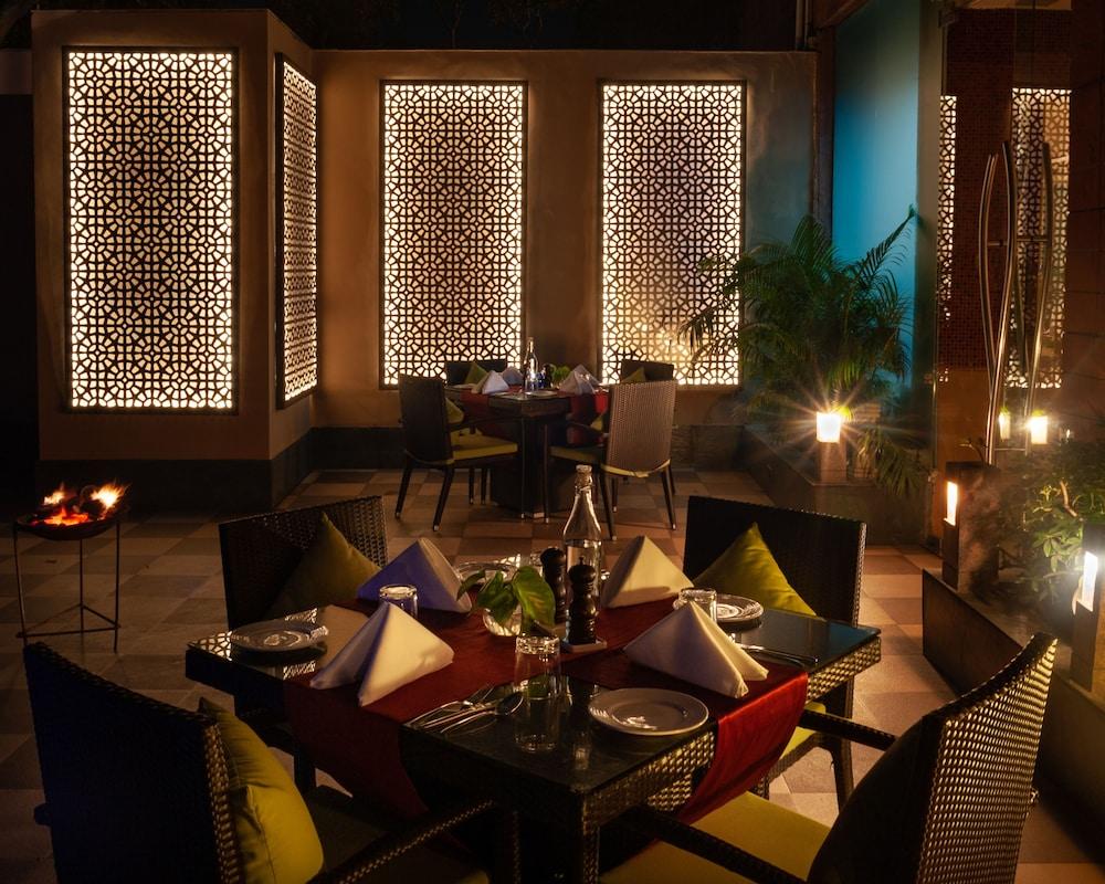 Taj Chandīgarh Exteriér fotografie The restaurant