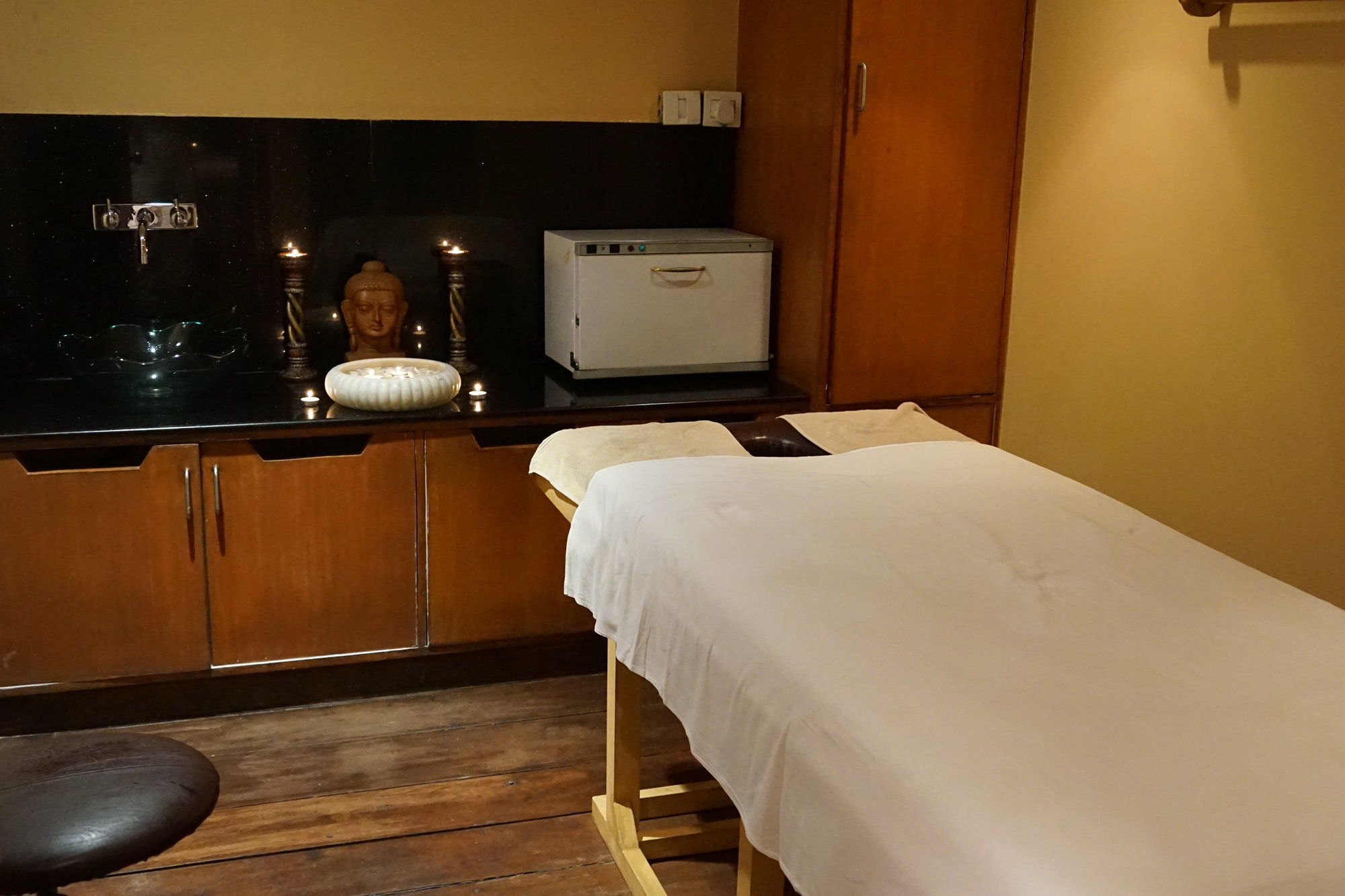 Taj Chandīgarh Exteriér fotografie A massage bed