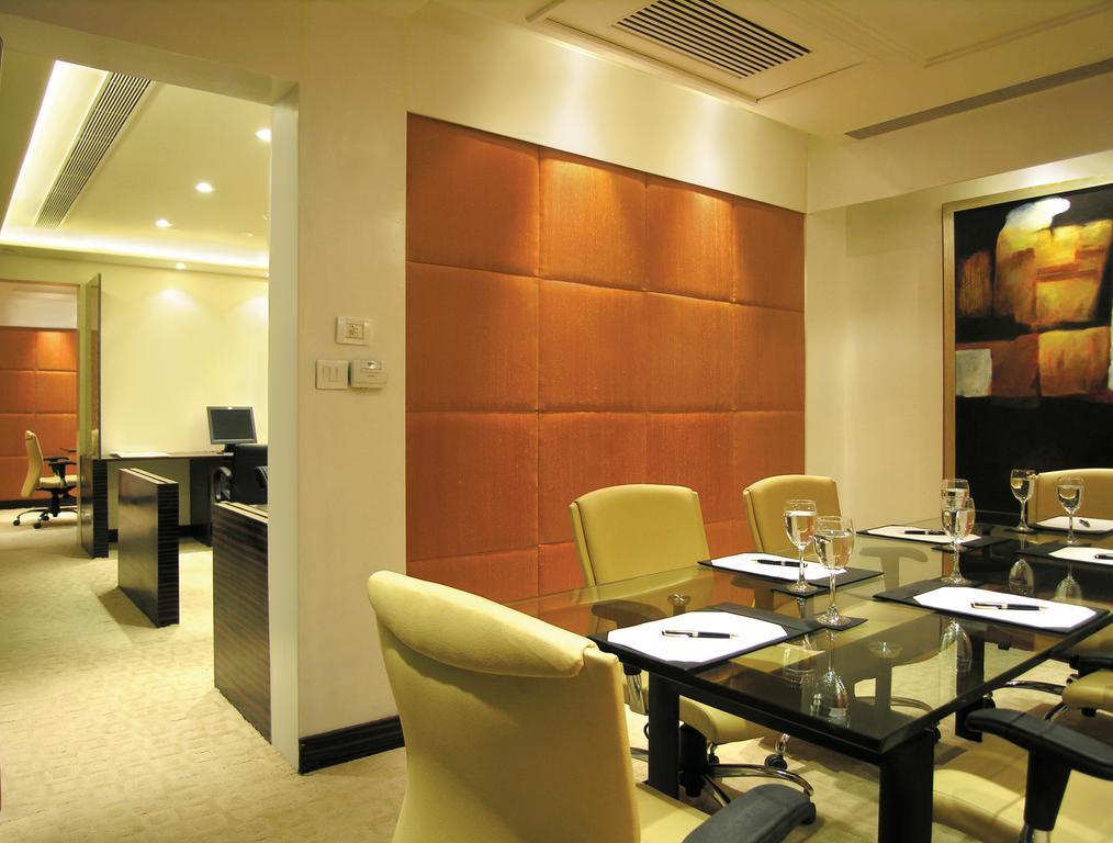Taj Chandīgarh Exteriér fotografie Meeting room at the Taj Mahal Palace, Mumbai