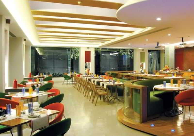 Taj Chandīgarh Exteriér fotografie The interior of a typical restaurant