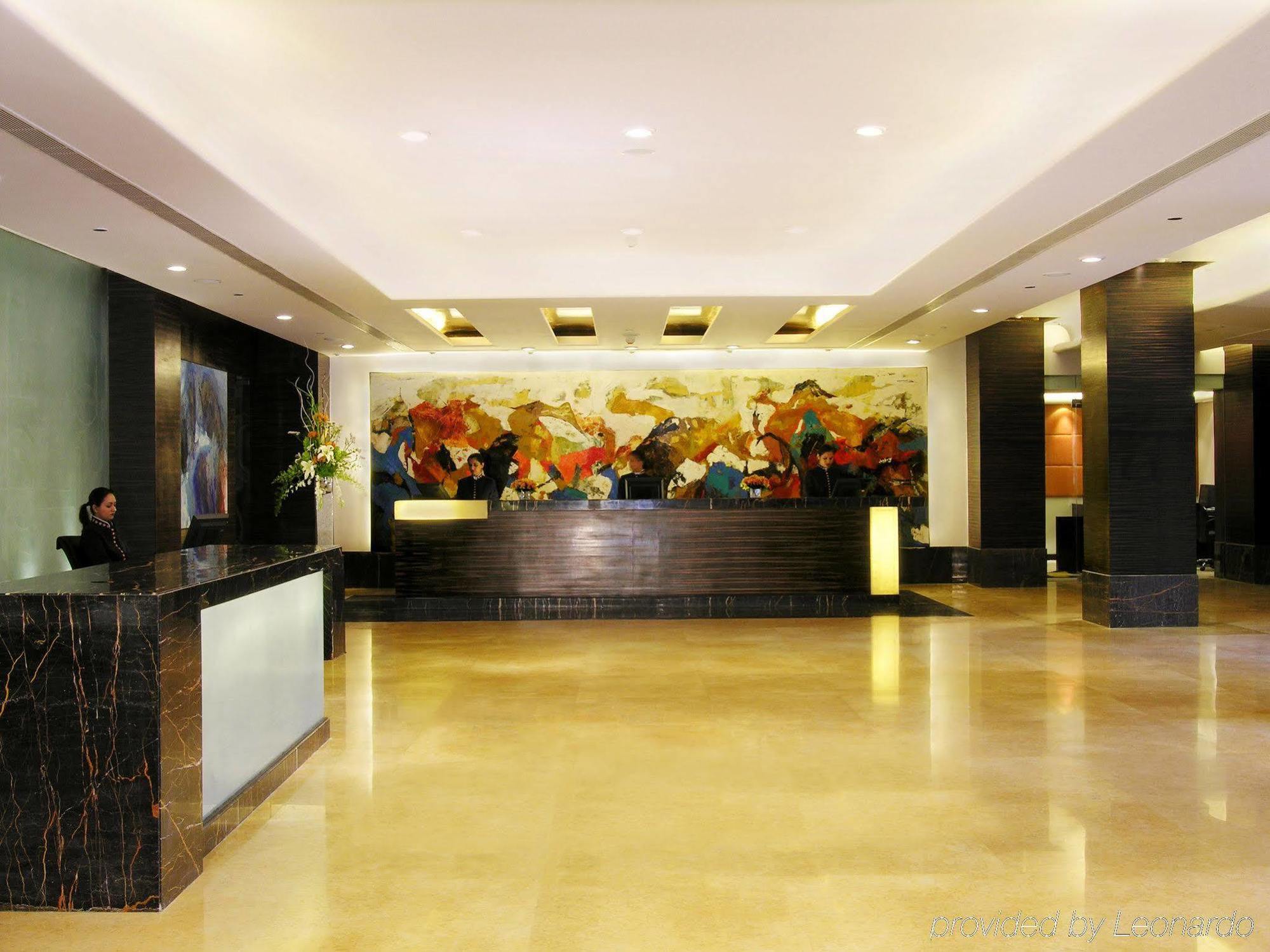 Taj Chandīgarh Exteriér fotografie The lobby of the hotel