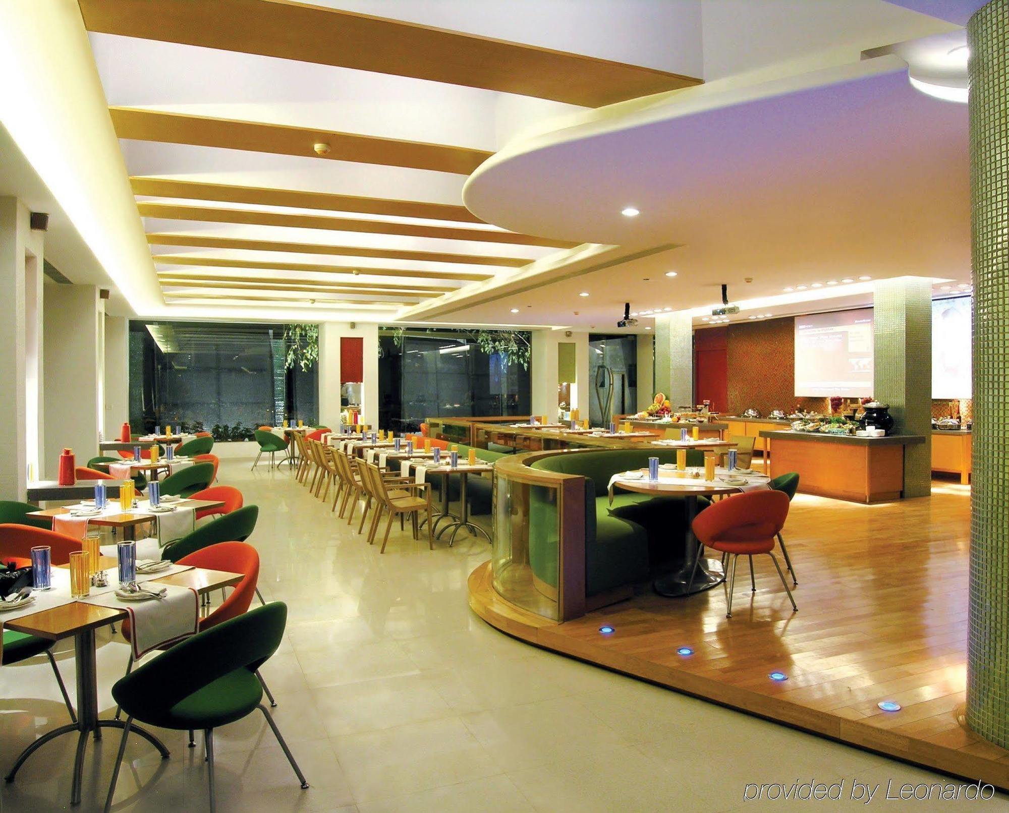 Taj Chandīgarh Restaurace fotografie The restaurant