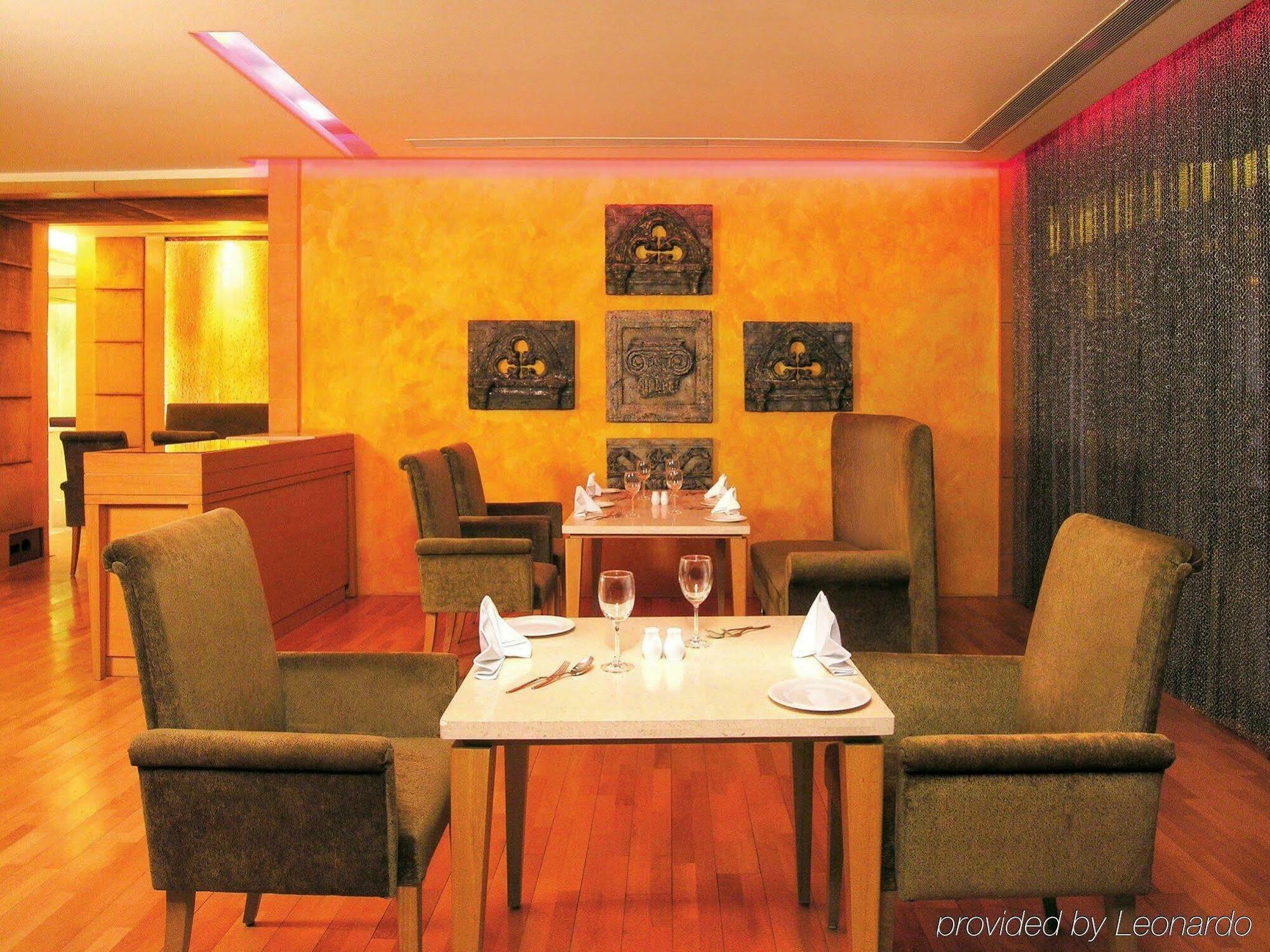 Taj Chandīgarh Restaurace fotografie The Club Lounge at the Taj Mahal Palace, Mumbai